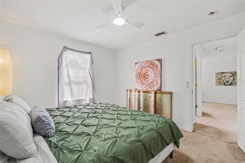 House in Land O' Lakes, Florida 5 bedrooms, 212.37 sq.m. № 2388983 - photo 26