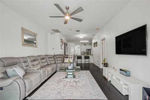 House in Land O' Lakes, Florida 5 bedrooms, 212.37 sq.m. № 2388983 - photo 12
