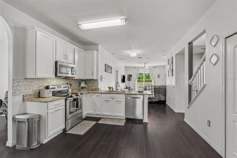 House in Land O' Lakes, Florida 5 bedrooms, 212.37 sq.m. № 2388983 - photo 17