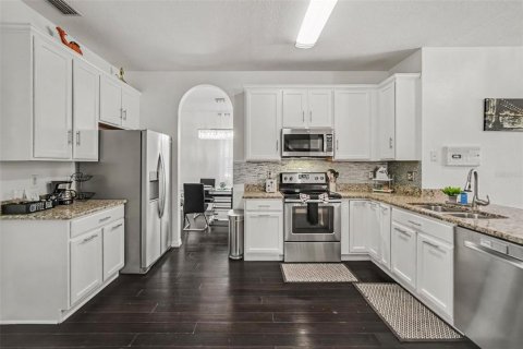 House in Land O' Lakes, Florida 5 bedrooms, 212.37 sq.m. № 2388983 - photo 16