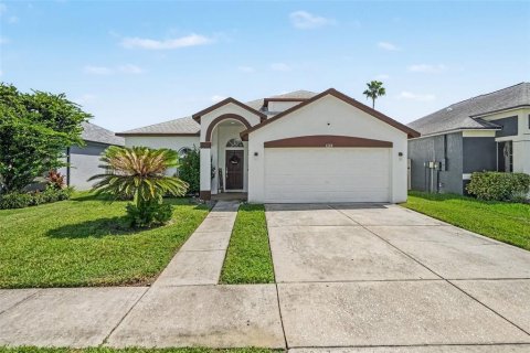 House in Land O' Lakes, Florida 5 bedrooms, 212.37 sq.m. № 2388983 - photo 2