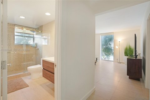 Copropriété à louer à Hollywood, Floride: 2 chambres, 125.05 m2 № 2240216 - photo 16
