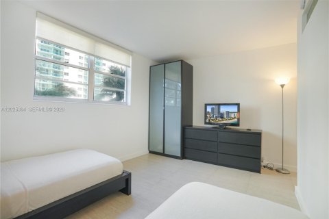 Copropriété à louer à Hollywood, Floride: 2 chambres, 125.05 m2 № 2240216 - photo 17