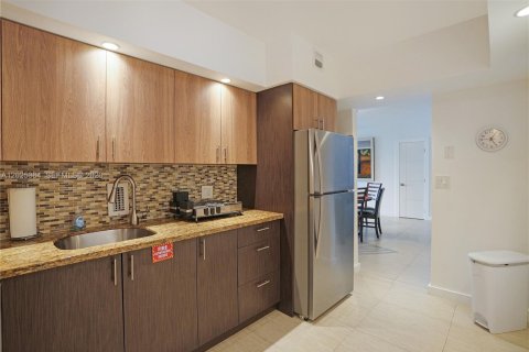 Copropriété à louer à Hollywood, Floride: 2 chambres, 125.05 m2 № 2240216 - photo 6