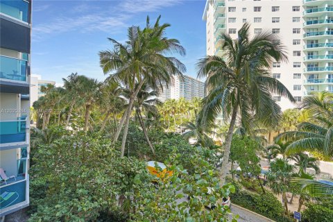 Copropriété à louer à Hollywood, Floride: 2 chambres, 125.05 m2 № 2240216 - photo 24
