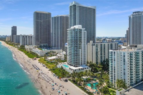Copropriété à louer à Hollywood, Floride: 2 chambres, 125.05 m2 № 2240216 - photo 25