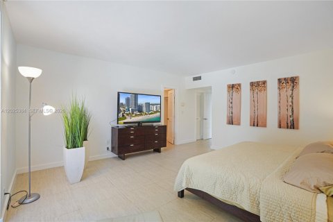 Copropriété à louer à Hollywood, Floride: 2 chambres, 125.05 m2 № 2240216 - photo 11