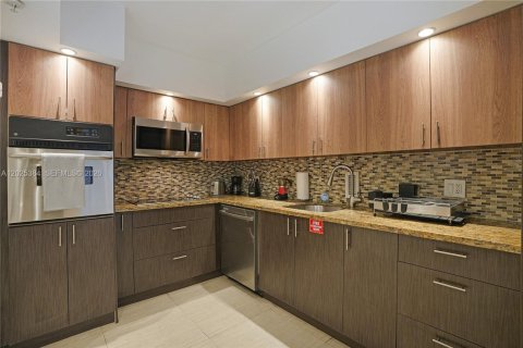 Copropriété à louer à Hollywood, Floride: 2 chambres, 125.05 m2 № 2240216 - photo 4
