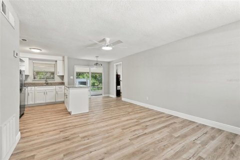 Casa en venta en Orange City, Florida, 3 dormitorios, 97.55 m2 № 2419211 - foto 9