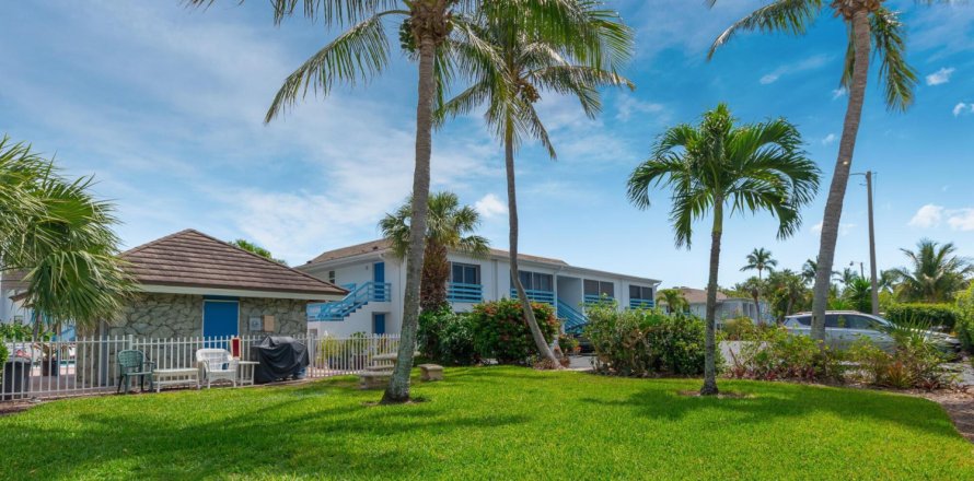 Condo in Jensen Beach, Florida, 1 bedroom № 438294