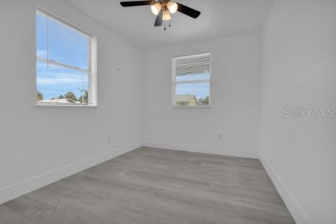 House in Port Charlotte, Florida 3 bedrooms, 109.81 sq.m. № 2233729 - photo 28