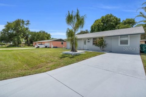 House in Port Charlotte, Florida 3 bedrooms, 109.81 sq.m. № 2233729 - photo 2