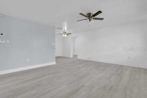 House in Port Charlotte, Florida 3 bedrooms, 109.81 sq.m. № 2233729 - photo 14