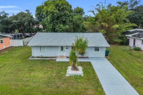 House in Port Charlotte, Florida 3 bedrooms, 109.81 sq.m. № 2233729 - photo 8