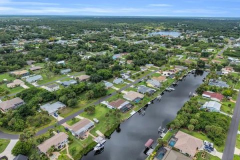 House in Port Charlotte, Florida 3 bedrooms, 109.81 sq.m. № 2233729 - photo 11