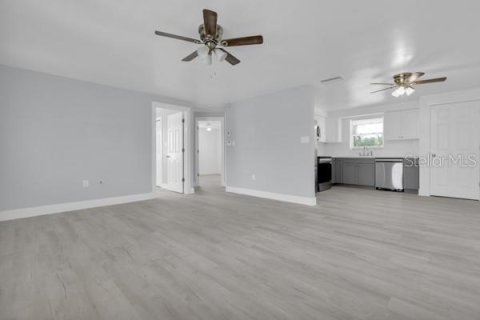 House in Port Charlotte, Florida 3 bedrooms, 109.81 sq.m. № 2233729 - photo 25