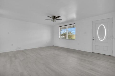 House in Port Charlotte, Florida 3 bedrooms, 109.81 sq.m. № 2233729 - photo 15
