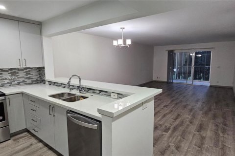 Condo in Pembroke Pines, Florida, 2 bedrooms  № 1937887 - photo 6