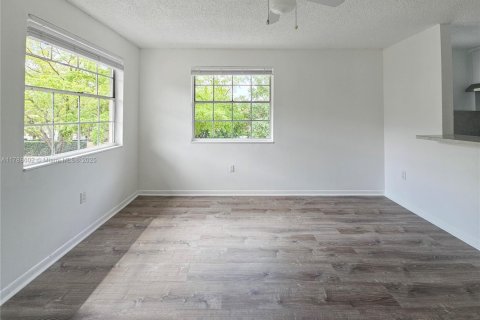 Appartement à louer à West Miami, Floride: 2 chambres, 74.32 m2 № 1713081 - photo 2