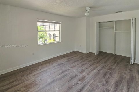 Appartement à louer à West Miami, Floride: 2 chambres, 74.32 m2 № 1713081 - photo 15