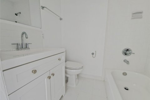 Appartement à louer à West Miami, Floride: 2 chambres, 74.32 m2 № 1713081 - photo 16