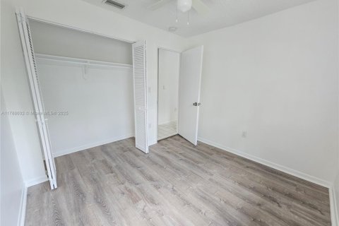 Appartement à louer à West Miami, Floride: 2 chambres, 74.32 m2 № 1713081 - photo 12