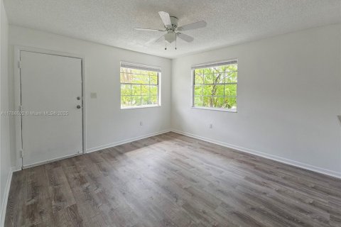 Appartement à louer à West Miami, Floride: 2 chambres, 74.32 m2 № 1713081 - photo 4