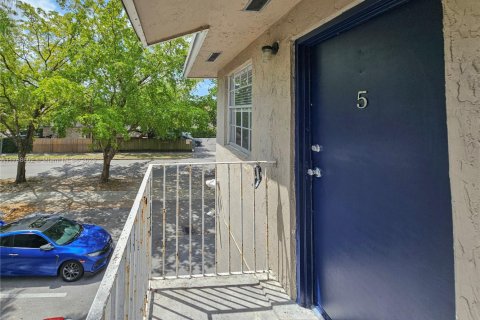 Appartement à louer à West Miami, Floride: 2 chambres, 74.32 m2 № 1713081 - photo 19