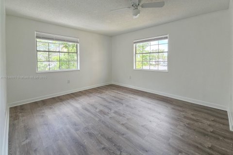 Appartement à louer à West Miami, Floride: 2 chambres, 74.32 m2 № 1713081 - photo 13