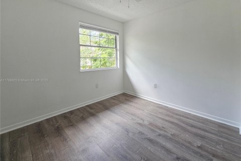 Appartement à louer à West Miami, Floride: 2 chambres, 74.32 m2 № 1713081 - photo 10