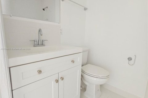 Appartement à louer à West Miami, Floride: 2 chambres, 74.32 m2 № 1713081 - photo 17