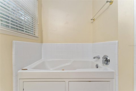 House in Gainesville, Florida 3 bedrooms, 182.09 sq.m. № 1901600 - photo 22