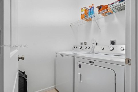 Townhouse in Cooper City, Florida 3 bedrooms, 123.93 sq.m. № 1991859 - photo 24