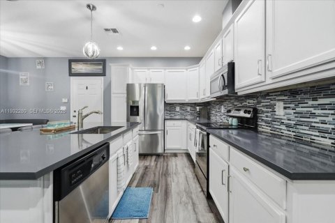 Townhouse in Cooper City, Florida 3 bedrooms, 123.93 sq.m. № 1991859 - photo 7