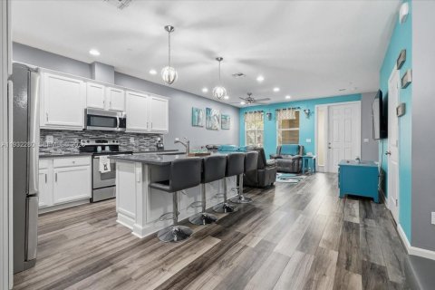 Townhouse in Cooper City, Florida 3 bedrooms, 123.93 sq.m. № 1991859 - photo 2