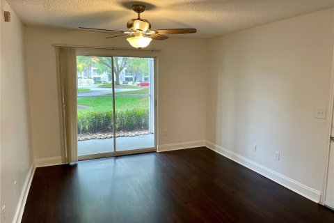 Condo in Lake Mary, Florida, 1 bedroom № 2143588 - photo 6