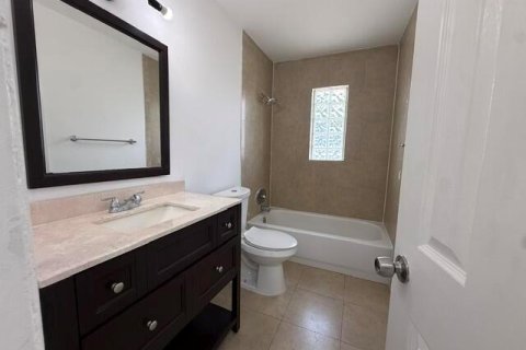 Villa ou maison à louer à Riviera Beach, Floride: 4 chambres, 148.64 m2 № 2289385 - photo 11