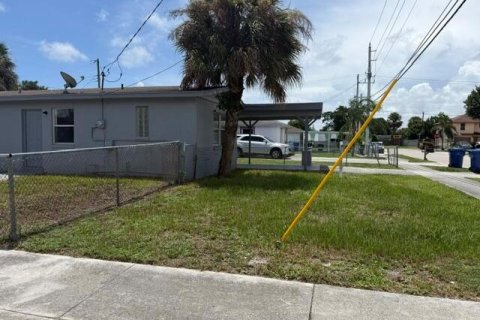 Villa ou maison à louer à Riviera Beach, Floride: 4 chambres, 148.64 m2 № 2289385 - photo 3