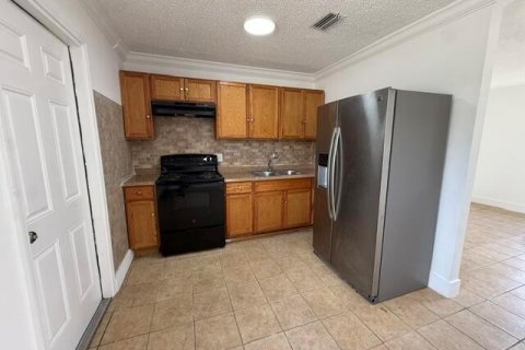 Villa ou maison à louer à Riviera Beach, Floride: 4 chambres, 148.64 m2 № 2289385 - photo 4