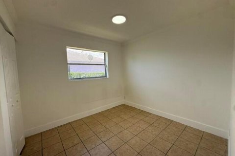 Villa ou maison à louer à Riviera Beach, Floride: 4 chambres, 148.64 m2 № 2289385 - photo 13