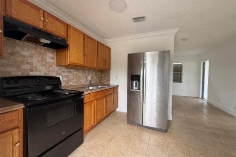 Villa ou maison à louer à Riviera Beach, Floride: 4 chambres, 148.64 m2 № 2289385 - photo 7