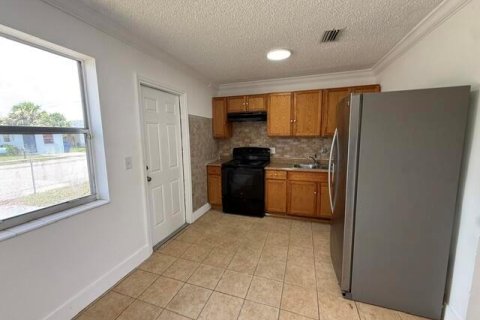 Villa ou maison à louer à Riviera Beach, Floride: 4 chambres, 148.64 m2 № 2289385 - photo 5