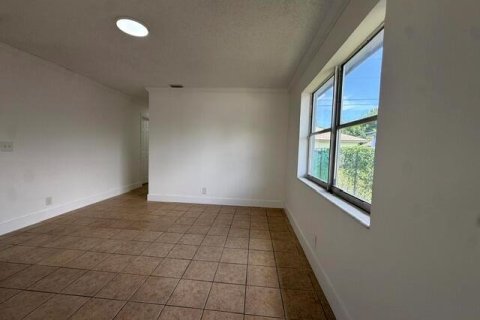 Villa ou maison à louer à Riviera Beach, Floride: 4 chambres, 148.64 m2 № 2289385 - photo 28