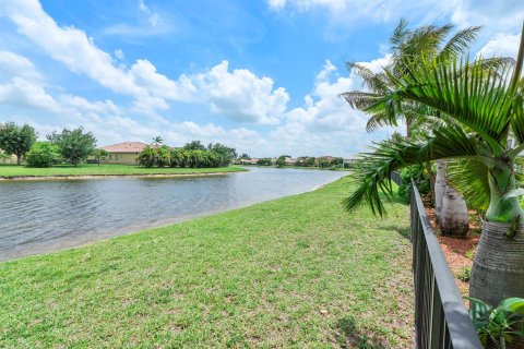 House in Royal Palm Beach, Florida 5 bedrooms, 280.94 sq.m. № 2186825 - photo 19