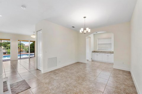 House in Royal Palm Beach, Florida 5 bedrooms, 280.94 sq.m. № 2186825 - photo 25