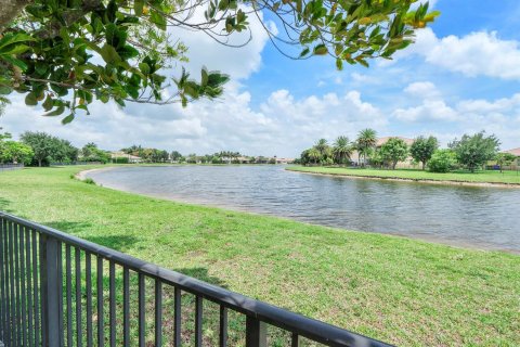 House in Royal Palm Beach, Florida 5 bedrooms, 280.94 sq.m. № 2186825 - photo 2