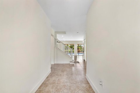 House in Royal Palm Beach, Florida 5 bedrooms, 280.94 sq.m. № 2186825 - photo 22