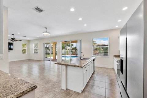 House in Royal Palm Beach, Florida 5 bedrooms, 280.94 sq.m. № 2186825 - photo 29