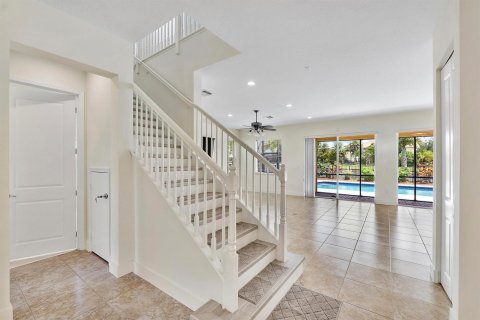 House in Royal Palm Beach, Florida 5 bedrooms, 280.94 sq.m. № 2186825 - photo 24