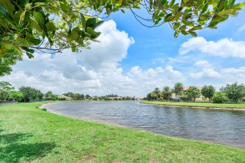 House in Royal Palm Beach, Florida 5 bedrooms, 280.94 sq.m. № 2186825 - photo 18